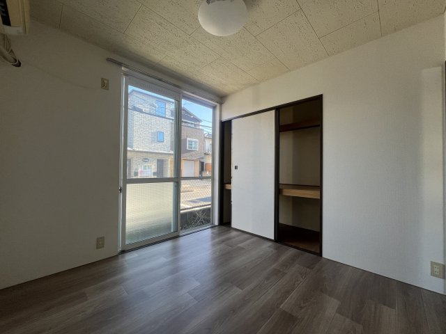 居室・リビング　こちらのリビングで趣味の時間をお楽しみください