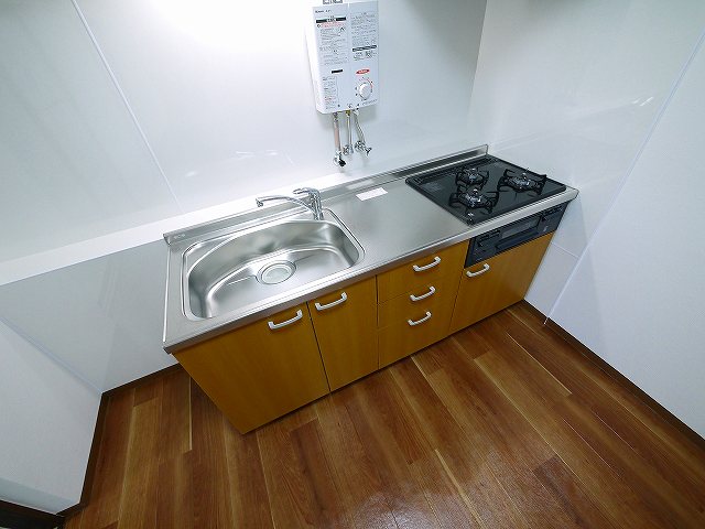 キッチン　３口コンロのシステムキッチンです