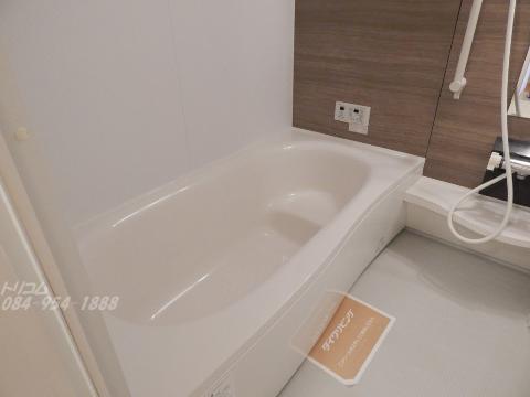 バス・シャワールーム　追焚付広々一坪バス