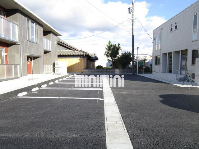 駐車場　広くて停めやすい駐車場です