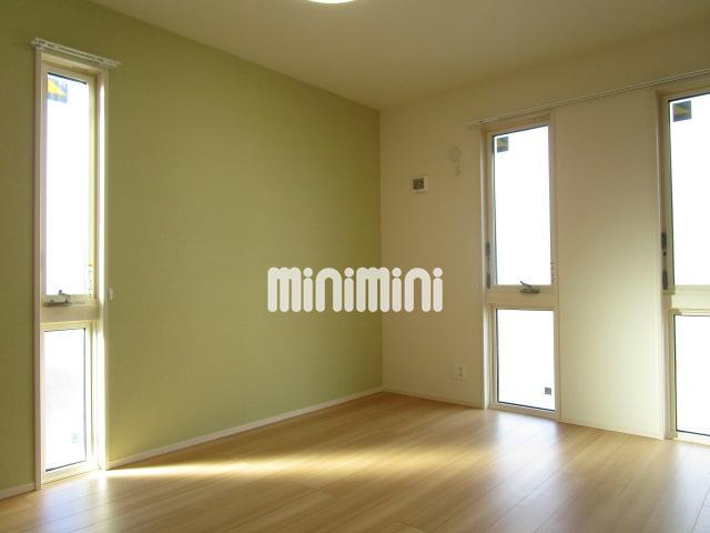 居室・リビング　北側の洋室は寝室にピッタリです