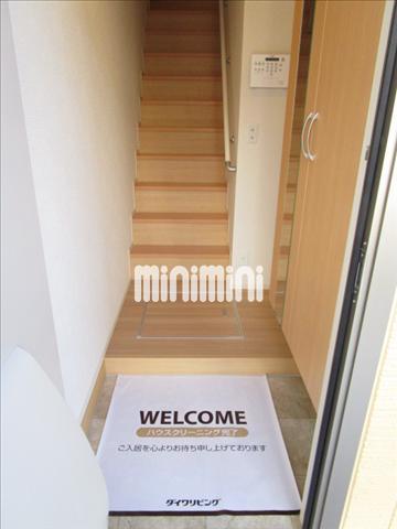 玄関　人気の独立式階段ですよ