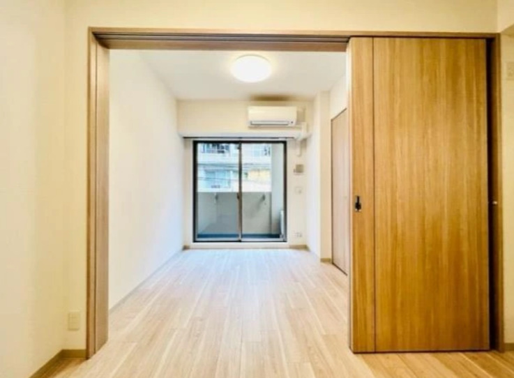 居室・リビング　※別部屋の参考写真です。