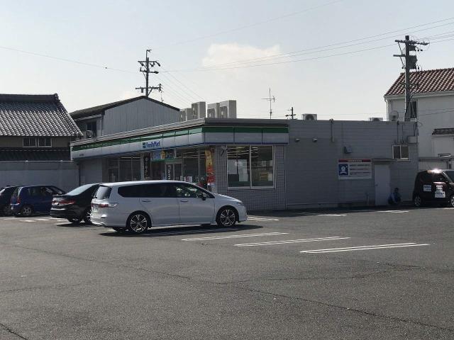 コンビニ　ファミリーマート（コンビニ）まで1453m