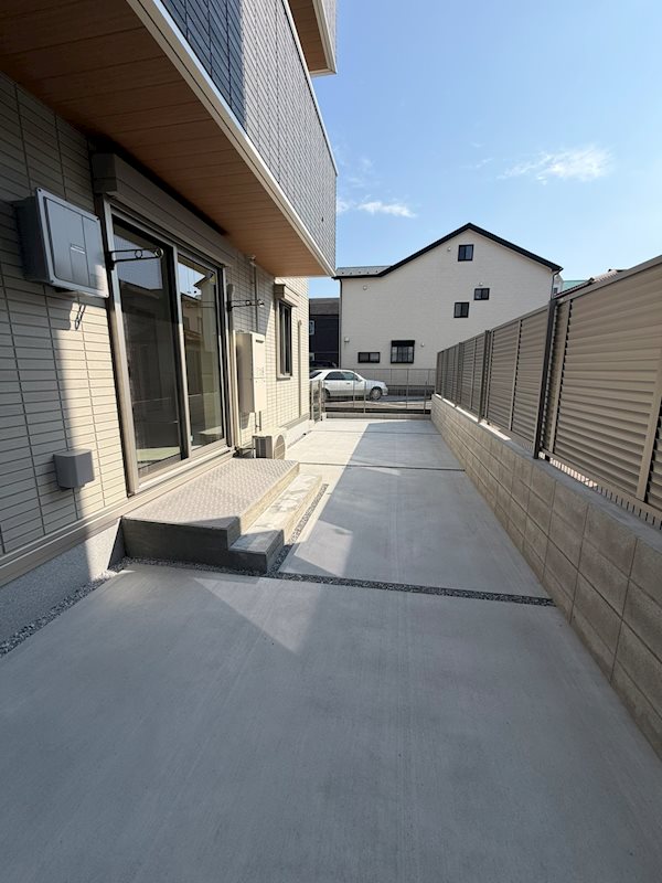 バルコニー　広々専用庭スペース