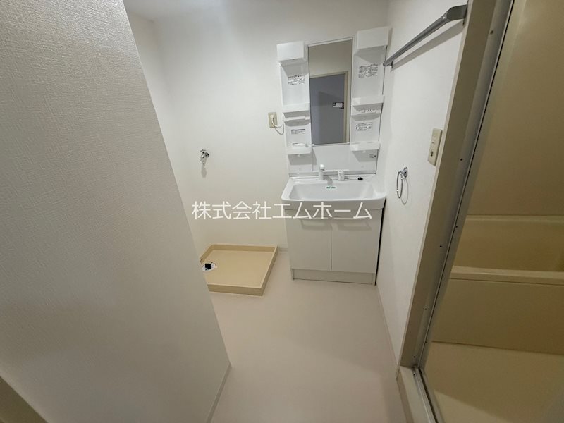洗面設備　脱衣所　独立洗面台（シャンプードレッサー付）
