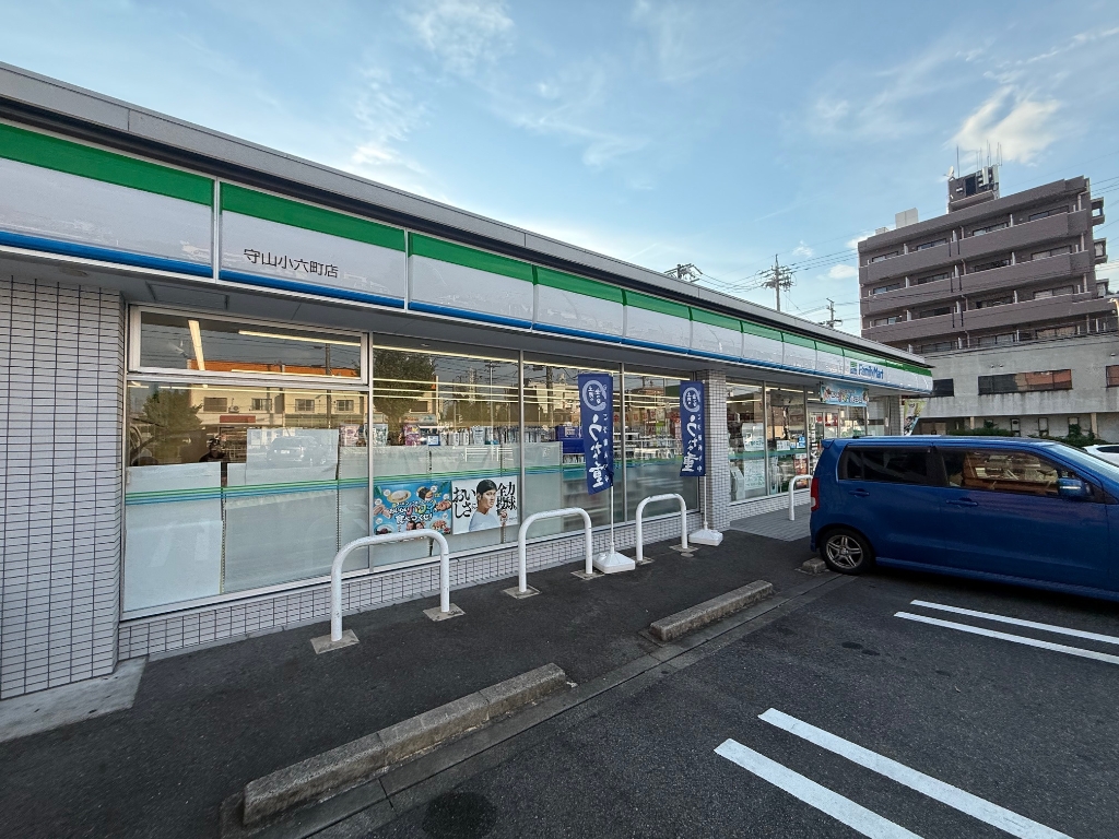 コンビニ　ファミリーマート 守山小六町店 (コンビニ)（コンビニ）まで145m