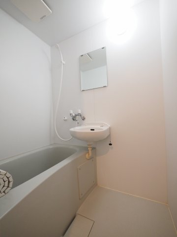 バス・シャワールーム　嬉しいバス・トイレ別※同タイプ・別号室参考写真