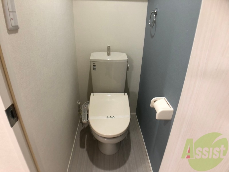 トイレ　温水洗浄便座付きのトイレは、使用しやすくうれしいですね