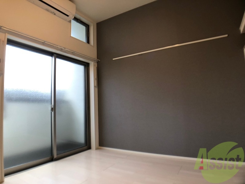 その他部屋・スペース　寝室としてもスペースに余裕があり、陽当たりが良いですね