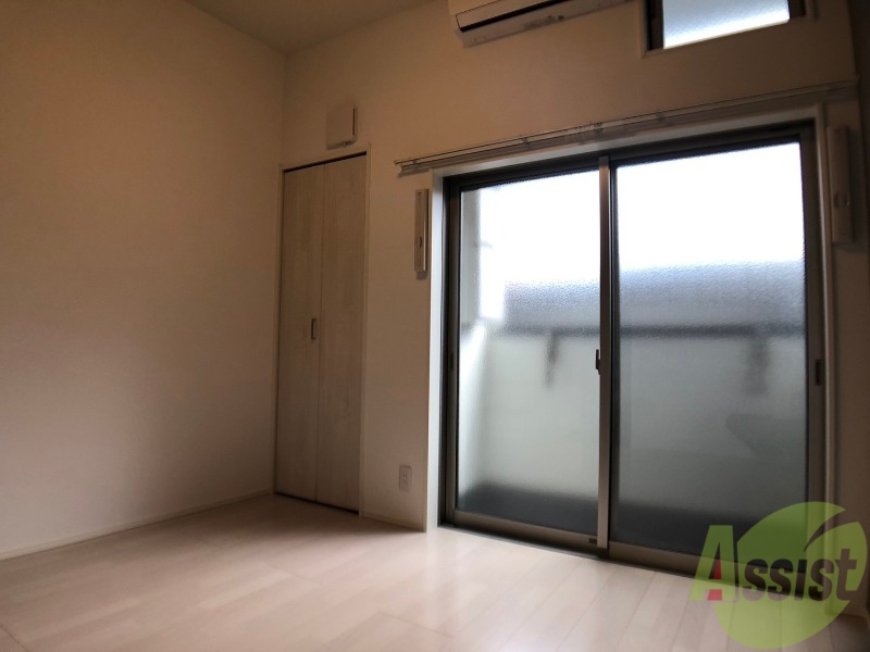 居室・リビング　陽当たりが良く、広々として過ごしやすそうです