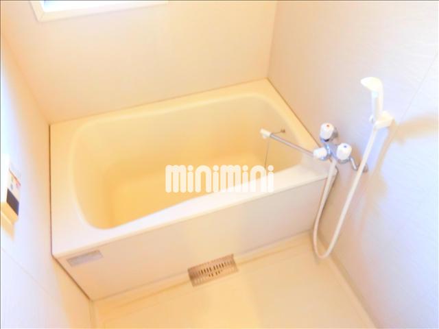 バス・シャワールーム　清潔感のあるバスルームです