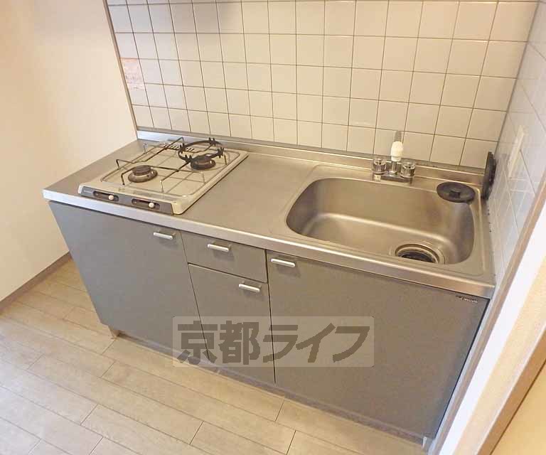 キッチン　ワイドサイズのシステムキッチンです。