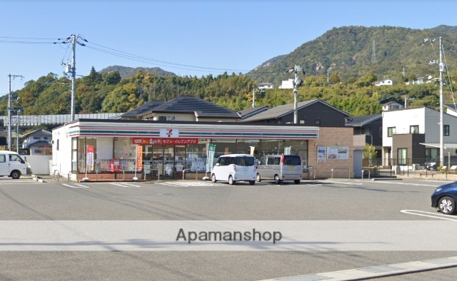 コンビニ　セブンイレブン（コンビニ）まで886m