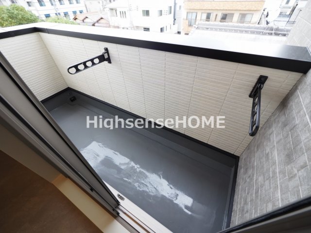 バルコニー　お洗濯にも便利なバルコニー付き