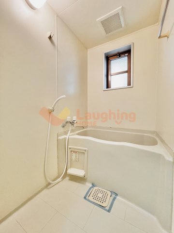 バス・シャワールーム　コンパクトで使いやすいお風呂です