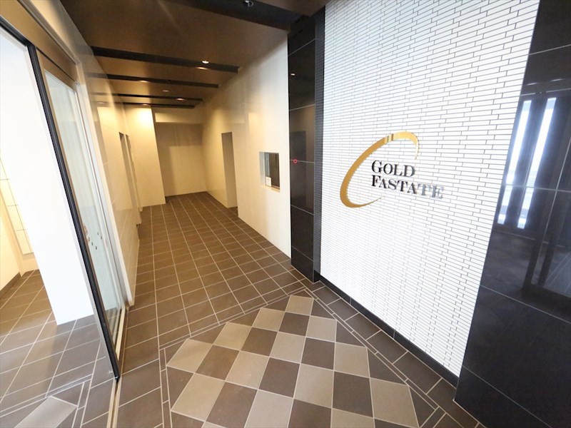 エントランス　エントランス　オートロック　宅配ＢＯＸ　防犯カメラ