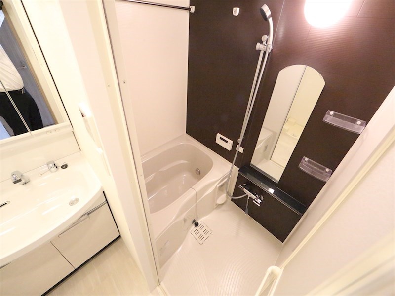 バス・シャワールーム　浴室暖房乾燥機付　追い焚き・オートバス機能付お風呂