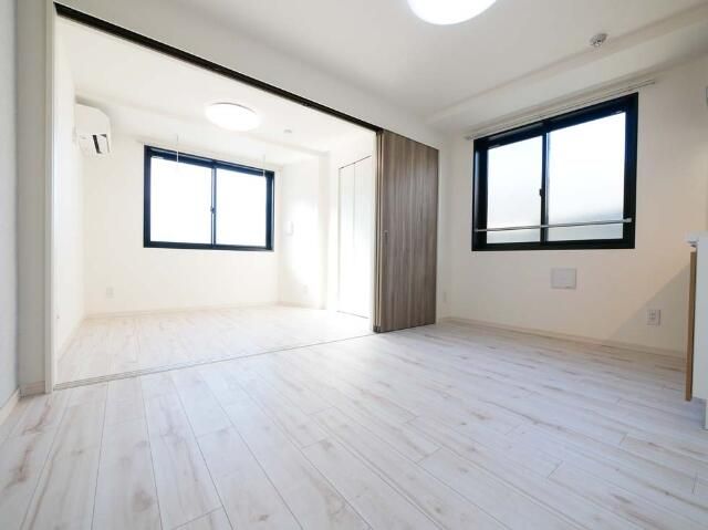 居室・リビング　☆明るい洋室☆