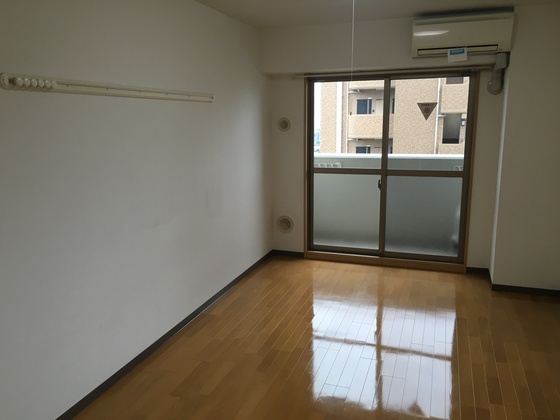 居室・リビング　※他号室の写真です。