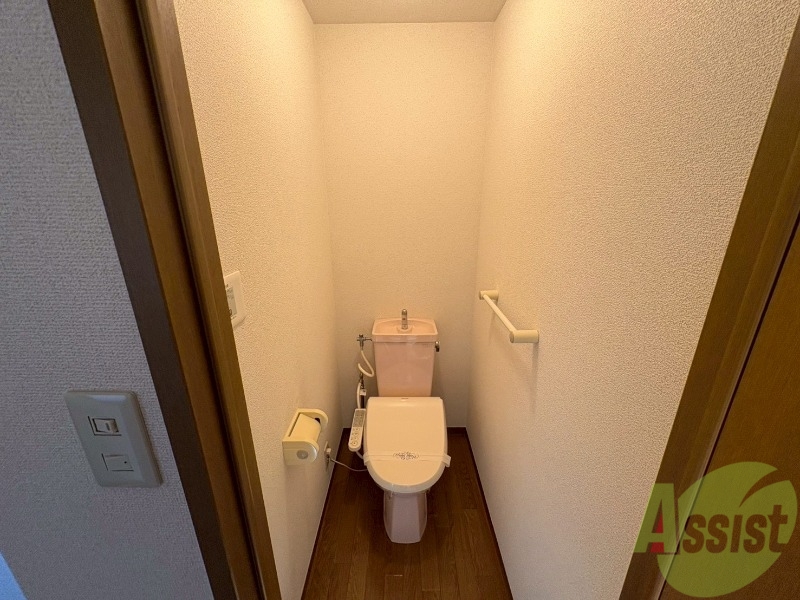 トイレ　ウォシュレット機能が付いているお手洗いです。