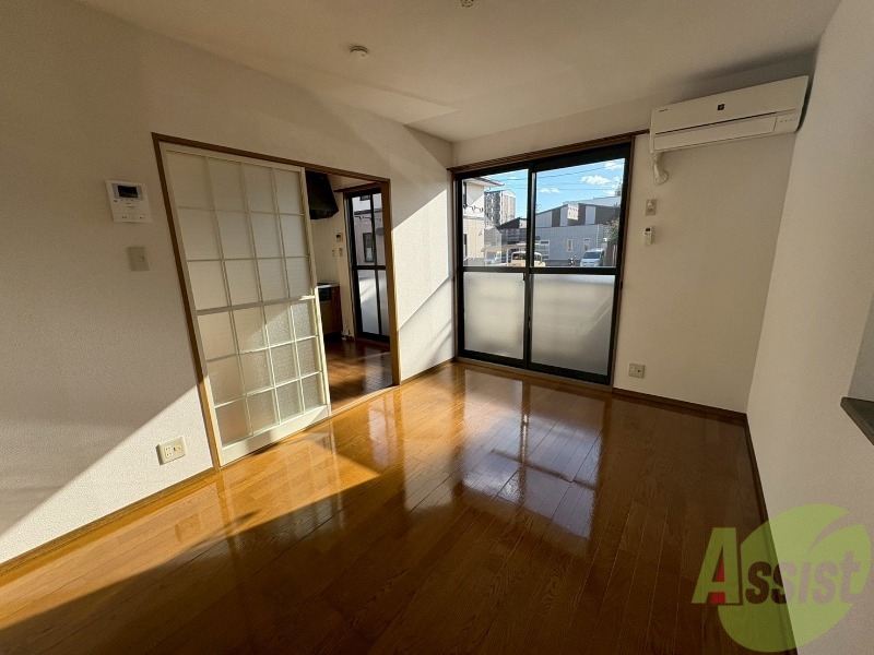 その他部屋・スペース　６帖の洋室です。エアコンが設置されています。