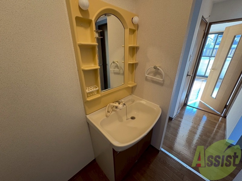 洗面設備　独立洗面台です。朝の身支度はこちらでどうぞ～。