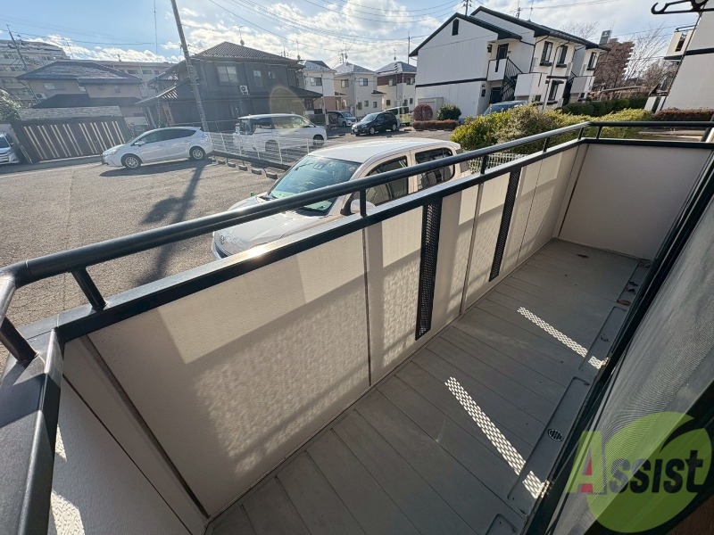 バルコニー　ベランダ付きなので洗濯物を外に干せますね。