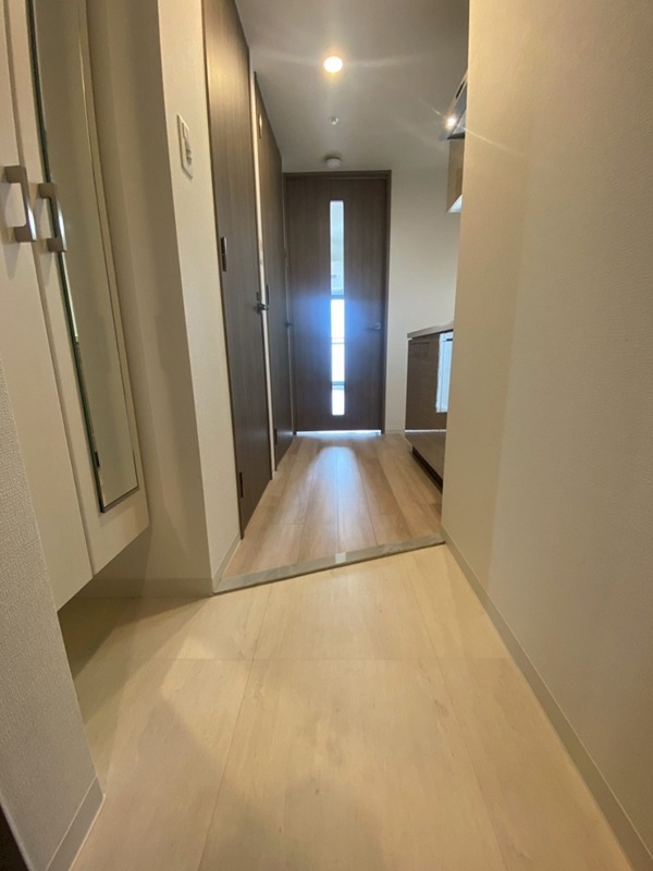 玄関　同物件別部屋写真