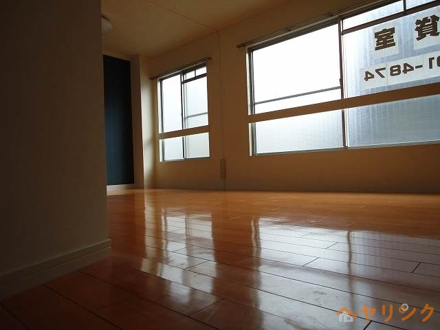 居室・リビング　玄関