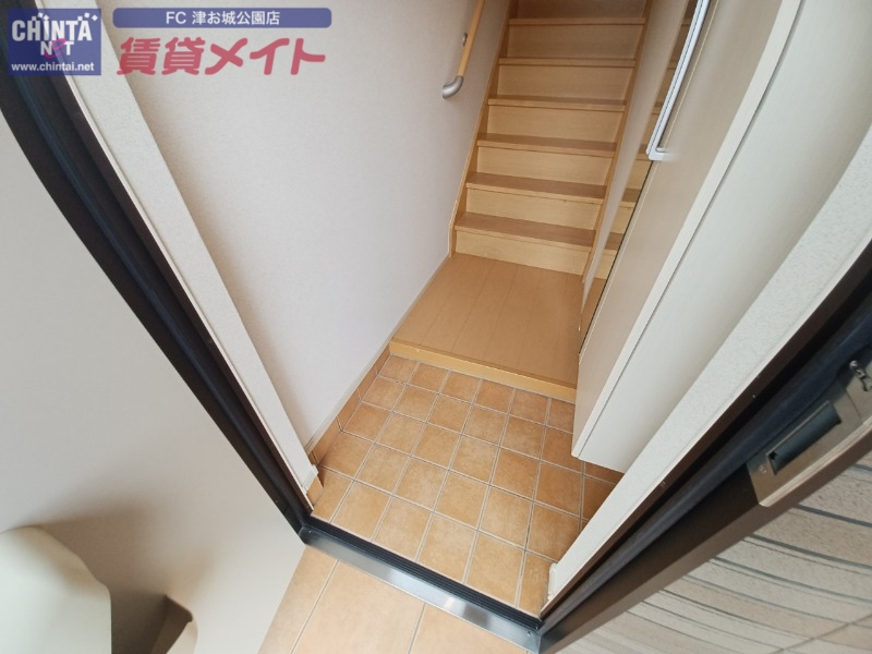 玄関　別部屋同型反転タイプ