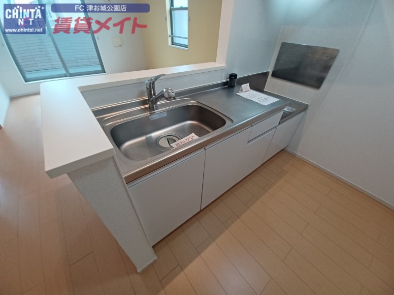 キッチン　別部屋同型反転タイプ