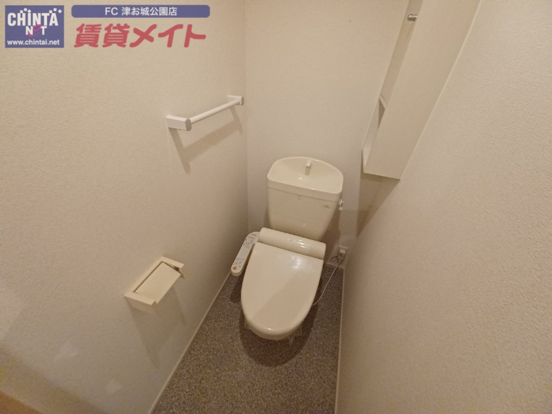 トイレ　別部屋同型反転タイプ