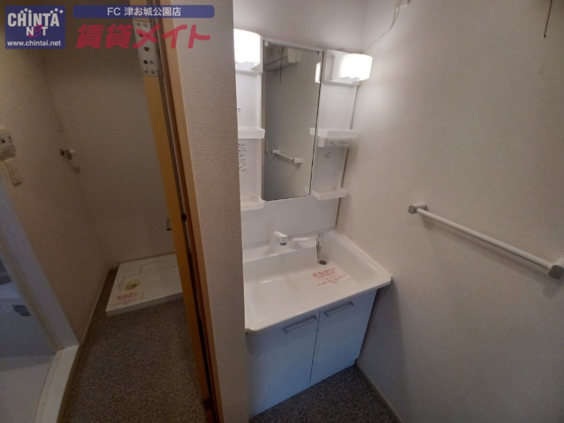 洗面設備　別部屋同型反転タイプ