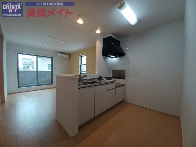 居室・リビング　別部屋同型反転タイプ