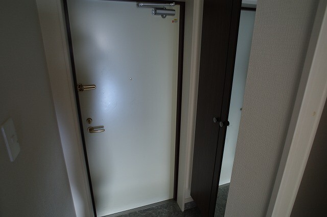 玄関　反転タイプ