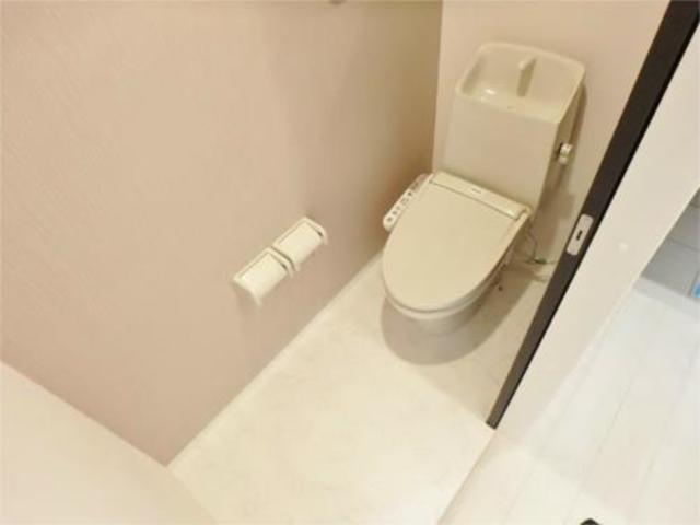 トイレ　嬉しいウォシュレット付き
