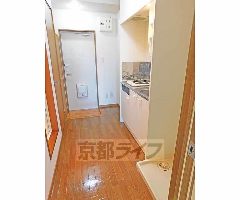 洗面設備　収納スペースが２箇所にございます。