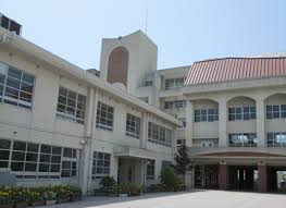 小学校　横手小（小学校）まで290m