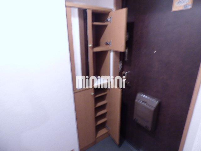 その他　下駄箱も収納力オススメ、鏡もついてます