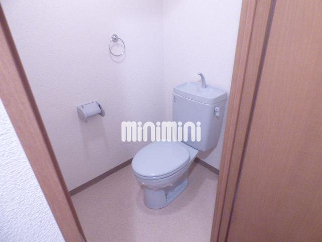 トイレ　トイレの広さにビックリです