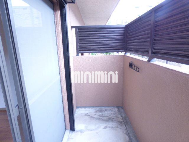 バルコニー　目隠しが高いのでいいですね