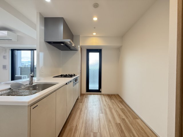 キッチン　同型タイプの写真（階数が異なります）。現況優先となります。