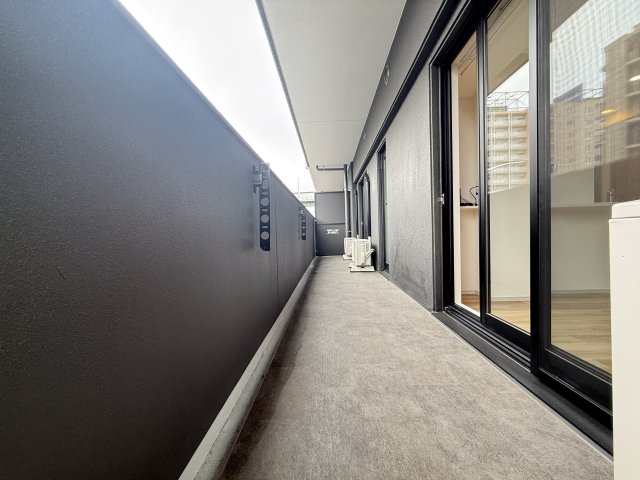 バルコニー　同型タイプの写真（階数が異なります）。現況優先となります。