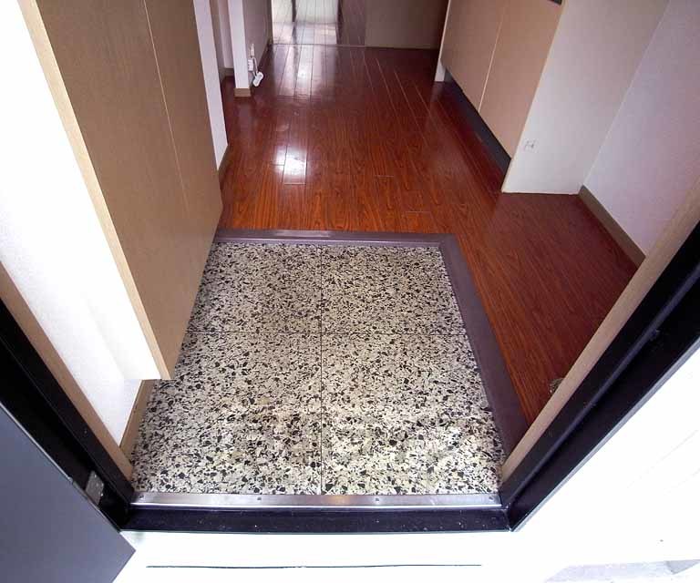 玄関　シンプルな玄関です。
