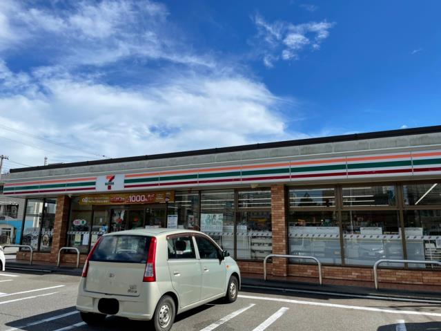 コンビニ　セブンイレブン（コンビニ）まで655m