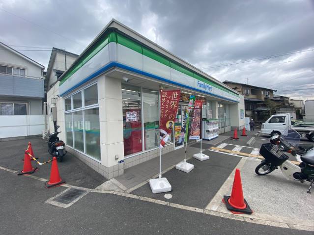 コンビニ　ファミリーマート東石切公園前店（コンビニ）まで708m