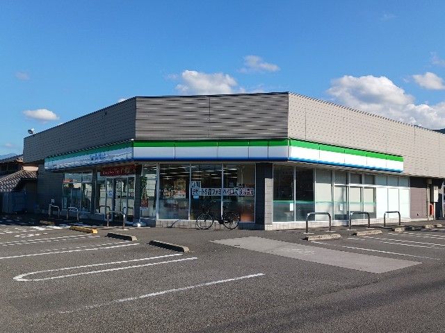 コンビニ　ファミリーマート新居浜中村店（コンビニ）まで550m