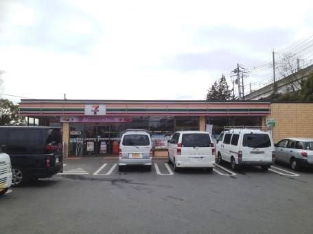 コンビニ　セブンイレブン上尾沼南店（コンビニ）まで560m
