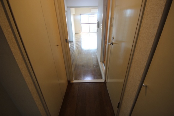 玄関　※別号室の写真です